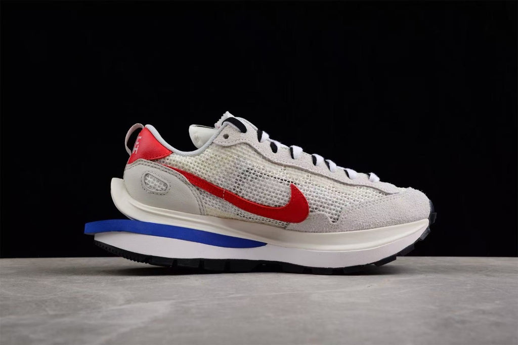 Nike Vaporwaffle sacai Sail Gum Shoes