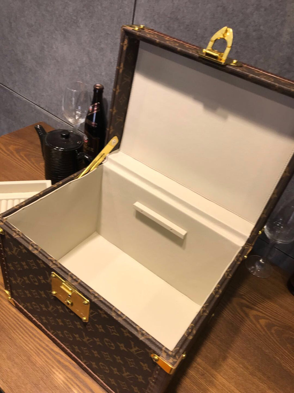 Louis Vuitton Box - Case