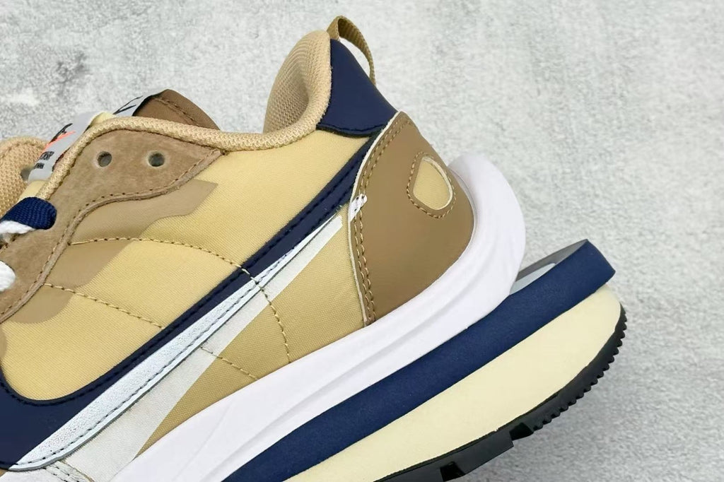 Nike Vaporwaffle sacai Sail Gum Shoes