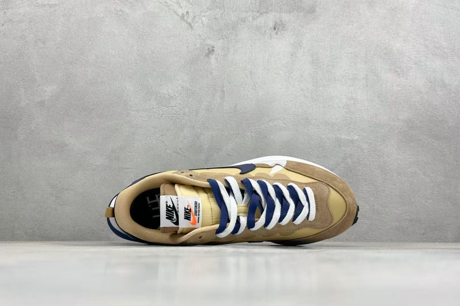 Nike Vaporwaffle sacai Sail Gum Shoes