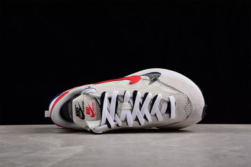 Nike Vaporwaffle sacai Sail Gum Shoes