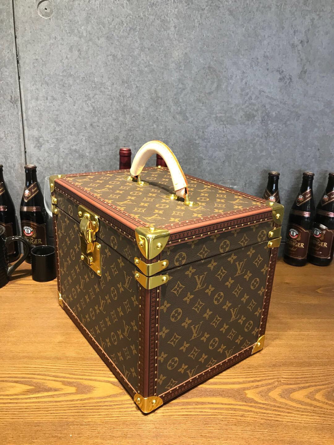 Louis Vuitton Box - Case