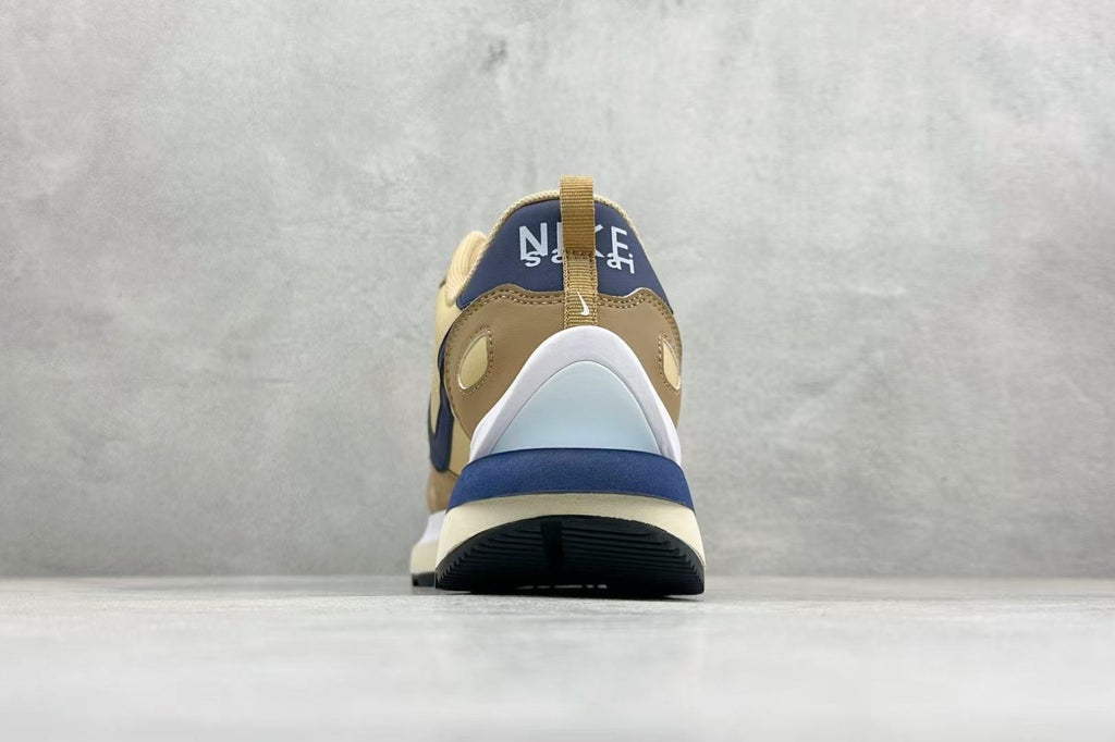 Nike Vaporwaffle sacai Sail Gum Shoes