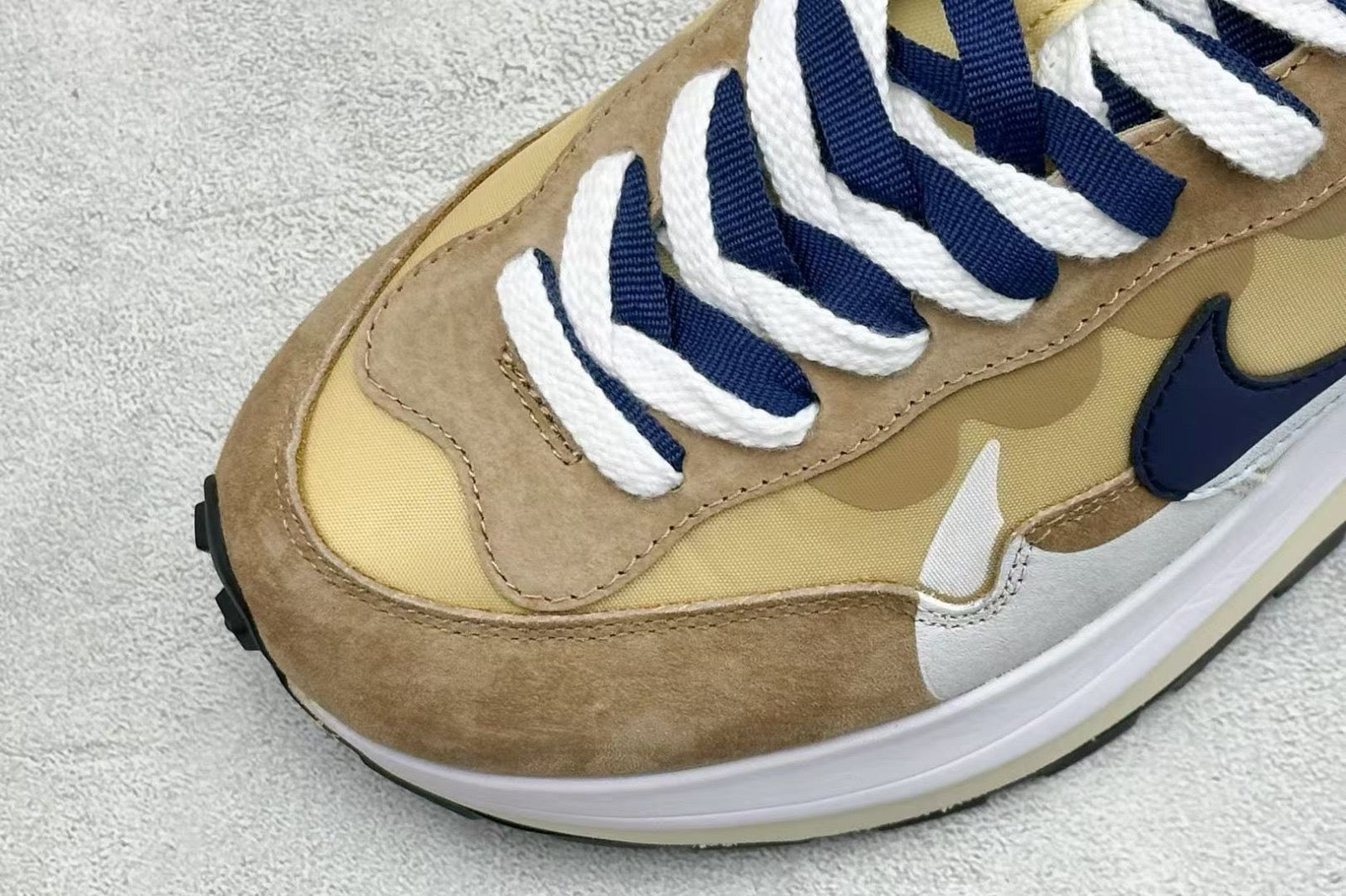 Nike Vaporwaffle sacai Sail Gum Shoes