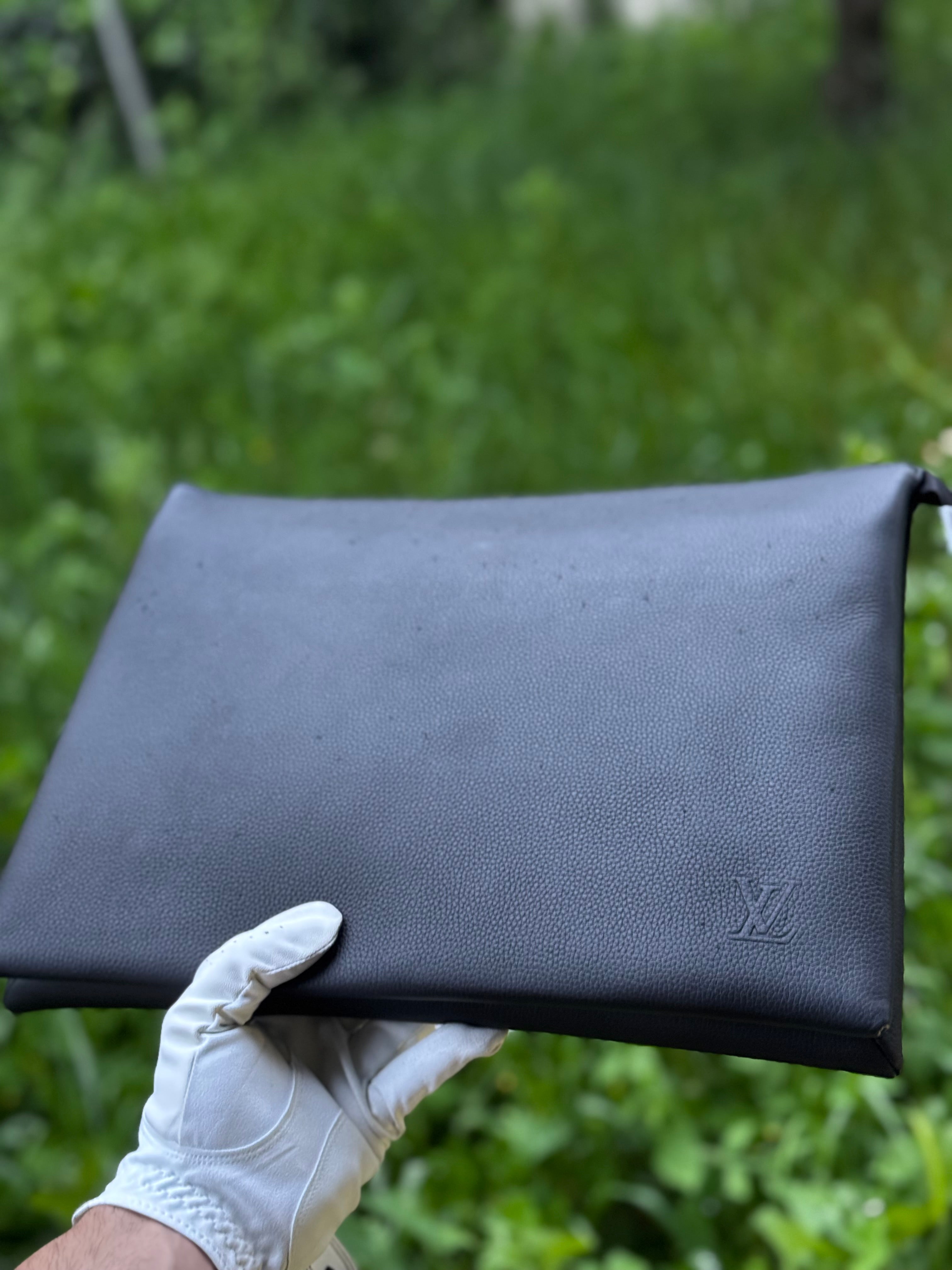 Louis Vuitton Mens Bag Pouch Duo Aerogram