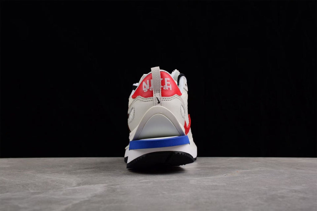 Nike Vaporwaffle sacai Sail Gum Shoes