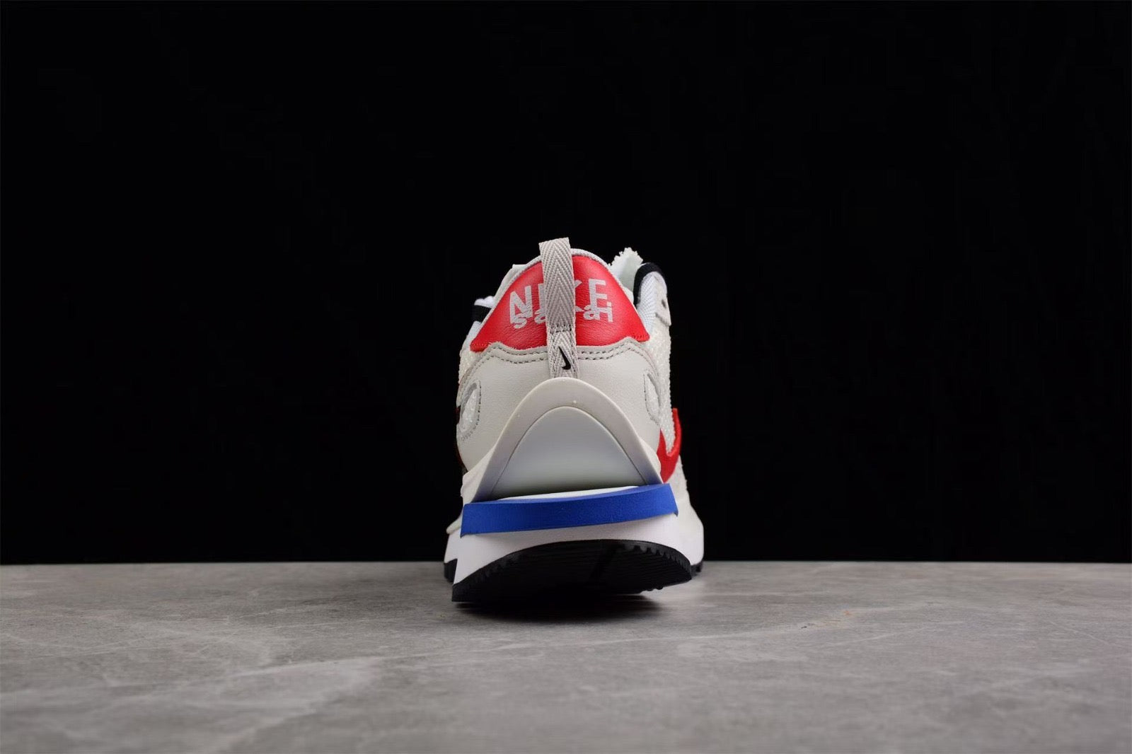 Nike Vaporwaffle sacai Sail Gum Shoes