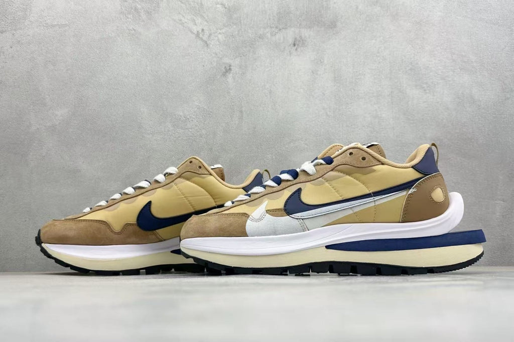 Nike Vaporwaffle sacai Sail Gum Shoes
