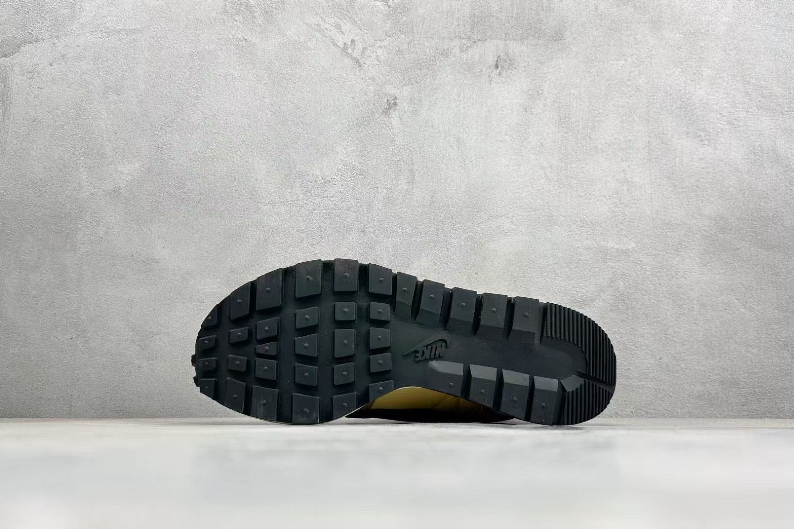 Nike Vaporwaffle sacai Sail Gum Shoes