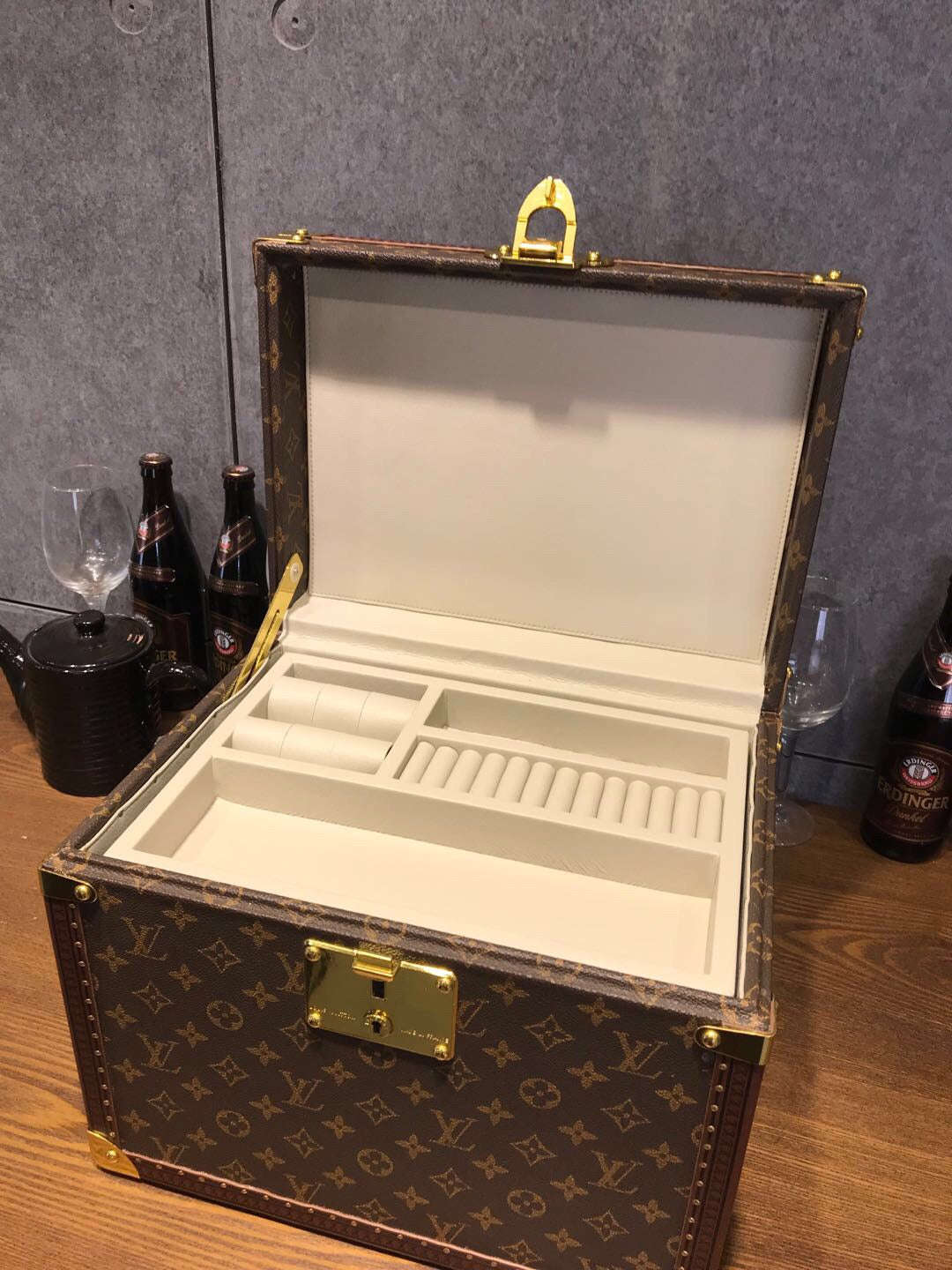 Louis Vuitton Box - Case