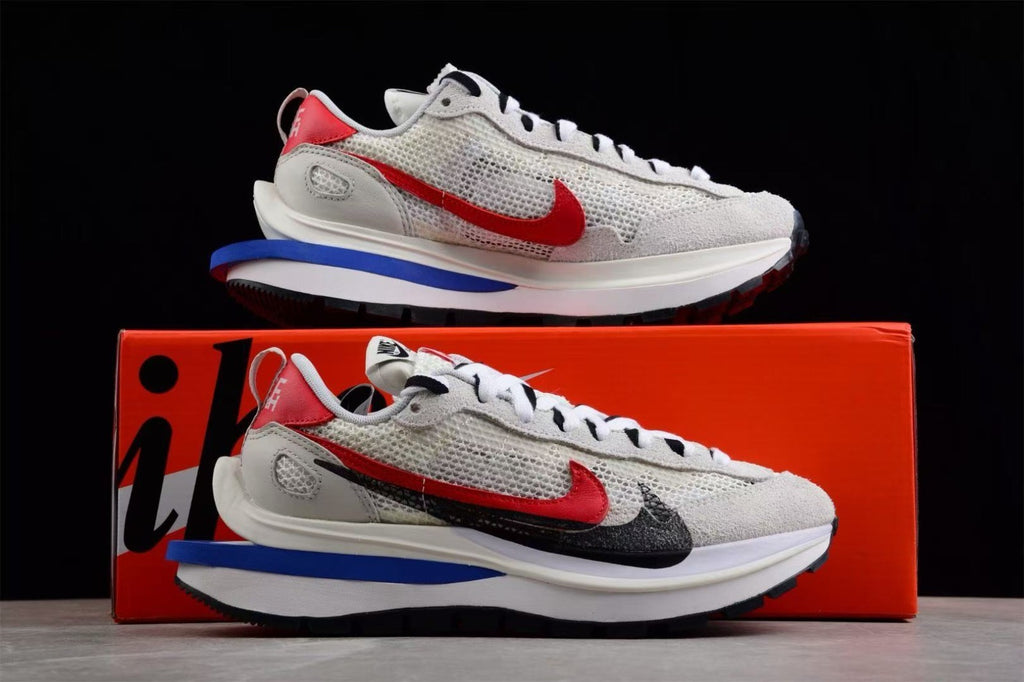 Nike Vaporwaffle sacai Sail Gum Shoes